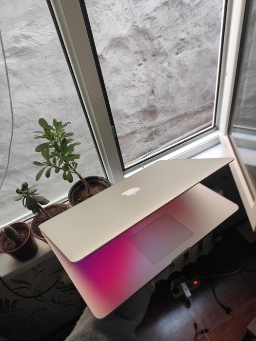 Топ отличный MacBook PRO. i7/16Gb/512Gb. Официальный.