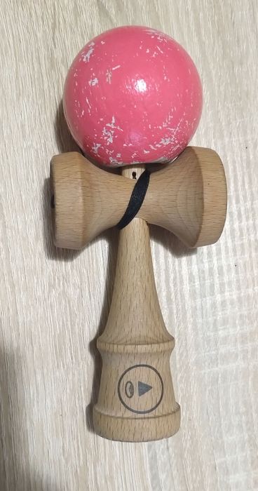 Kendama PLAY semnata Bisoi, Mihaela, Mocioiu