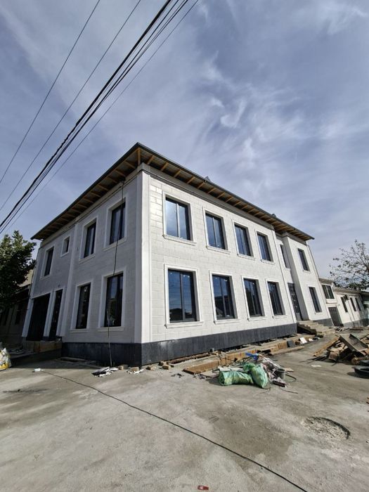 Отдельно стоящее здание 650 м²: 2 этажа + подвал, паркинг 8 авто