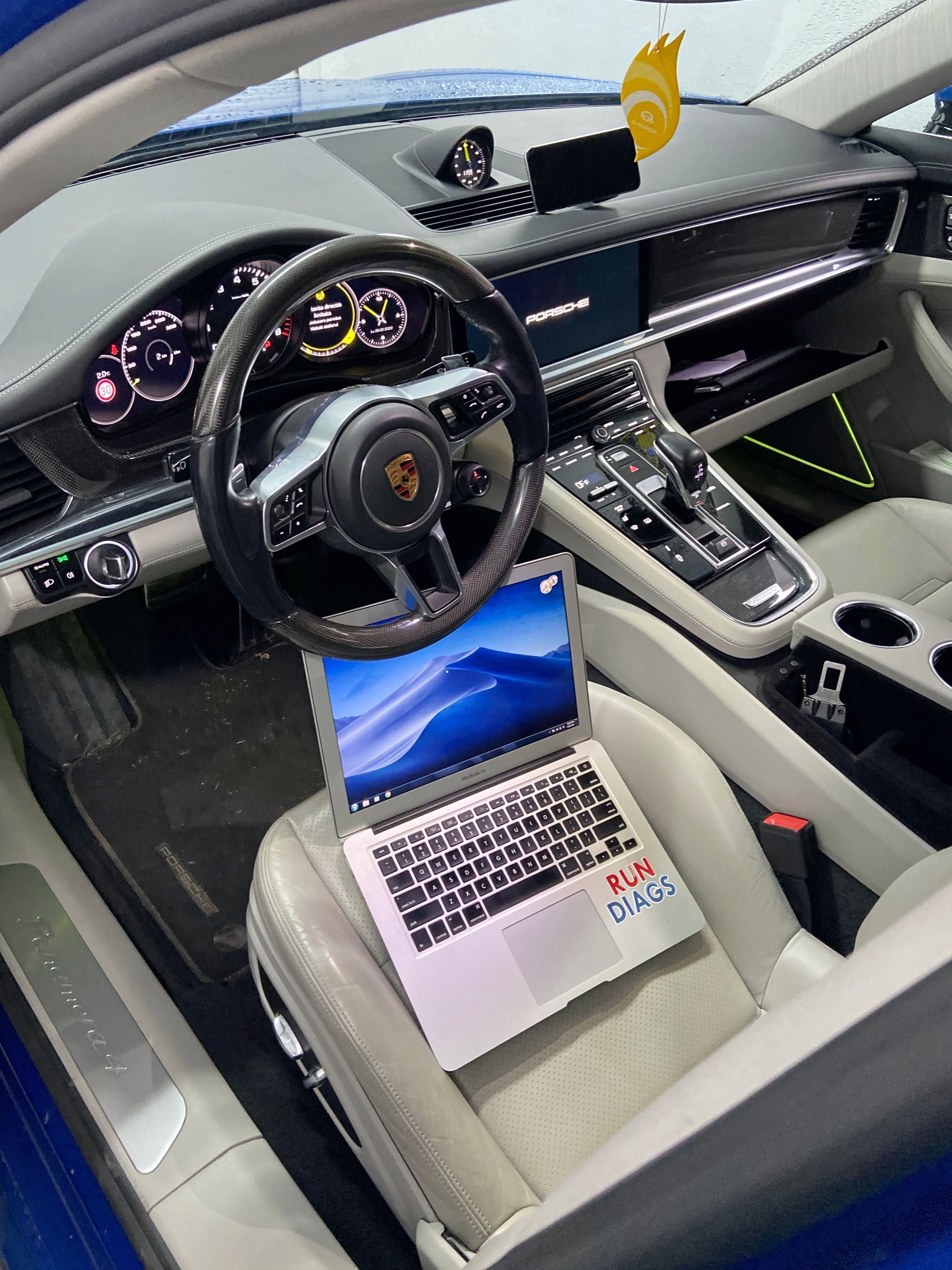 Wireless Apple CarPlay Porsche Cayenne, Macan, 911 etc