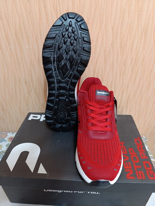 Турецкие кроссовки. Размер 42 в наличии 4 пары