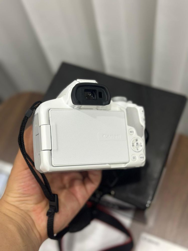 Фотоапарат Canon EOS R50 (бял) Като НОВ! Пълен комплект!