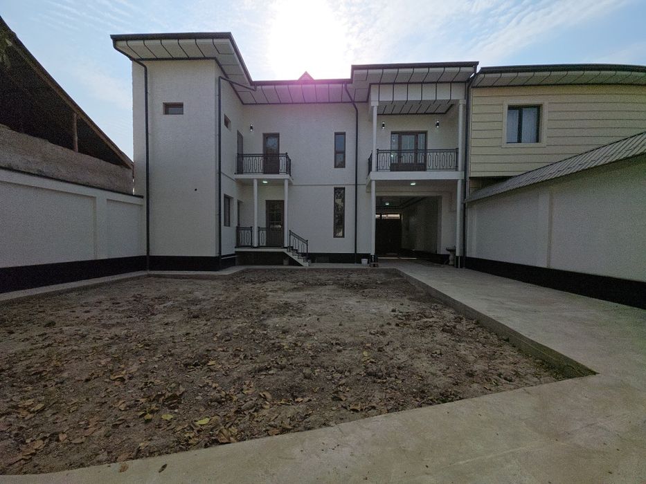 Участок махалля Чорток 3.4 сотки 6 комнат 4 санузла + холл и подвал