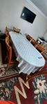 Stol oval hontaxta boladi 8 ta stuli bilan