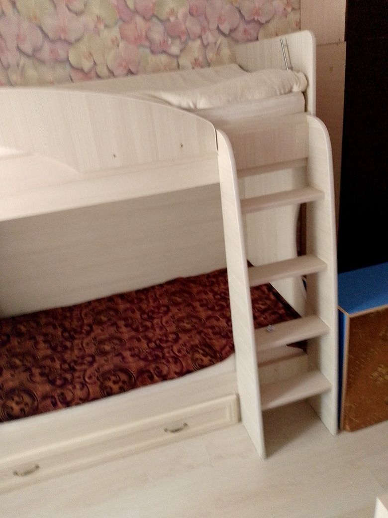 Продается двухярусная кровать