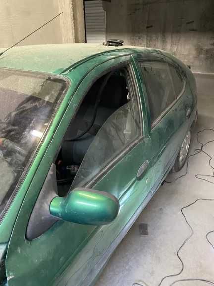 Продавам Renault Megane 1.6 газ/бензин с удар - в движение