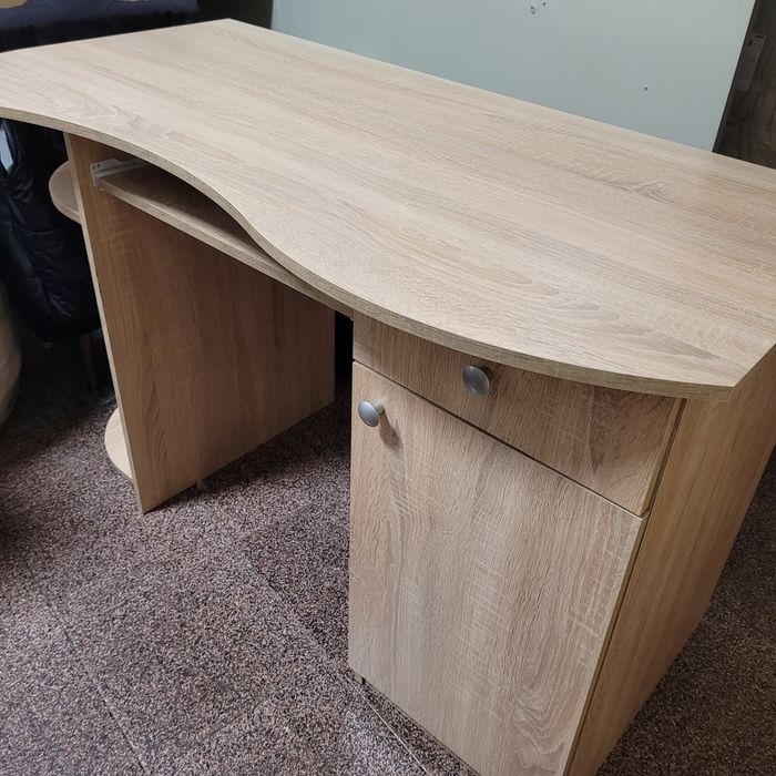 Ученическо бюро с поставка за клавиатура