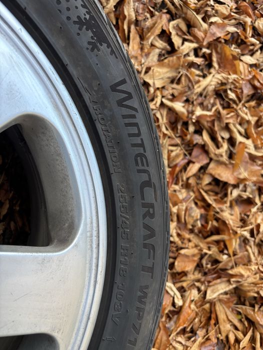 Зимни Гуми с джанти Kumho 4 броя 255/45 R18 за VW