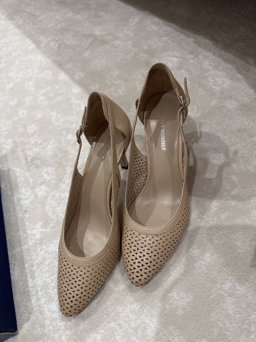 Бежевые туфли 38 размер