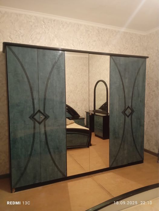 Продается спальный гарнитур Италия