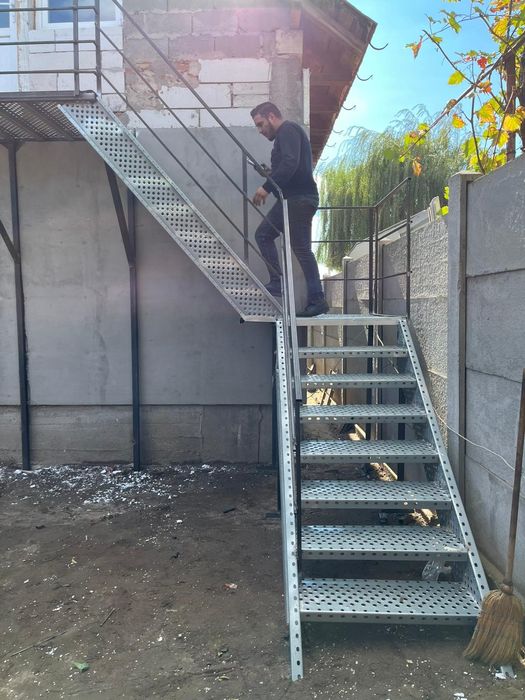 Scari metalice zincate