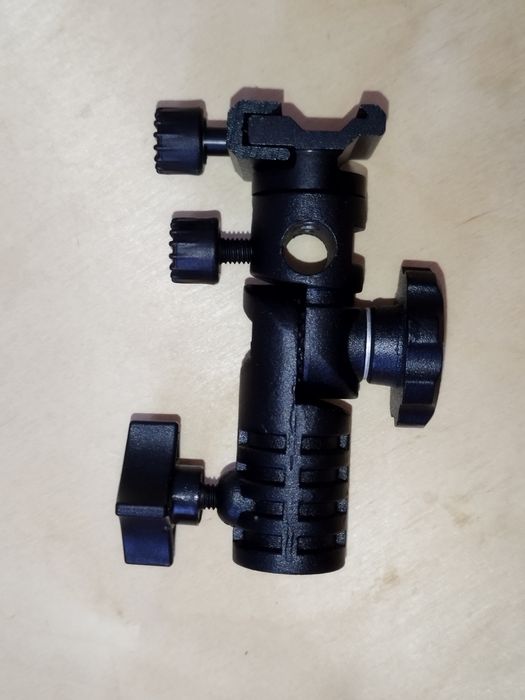 Продам  металлические держатели фото зонтов и вспышек