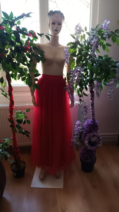 Vand fusta rosie de voal