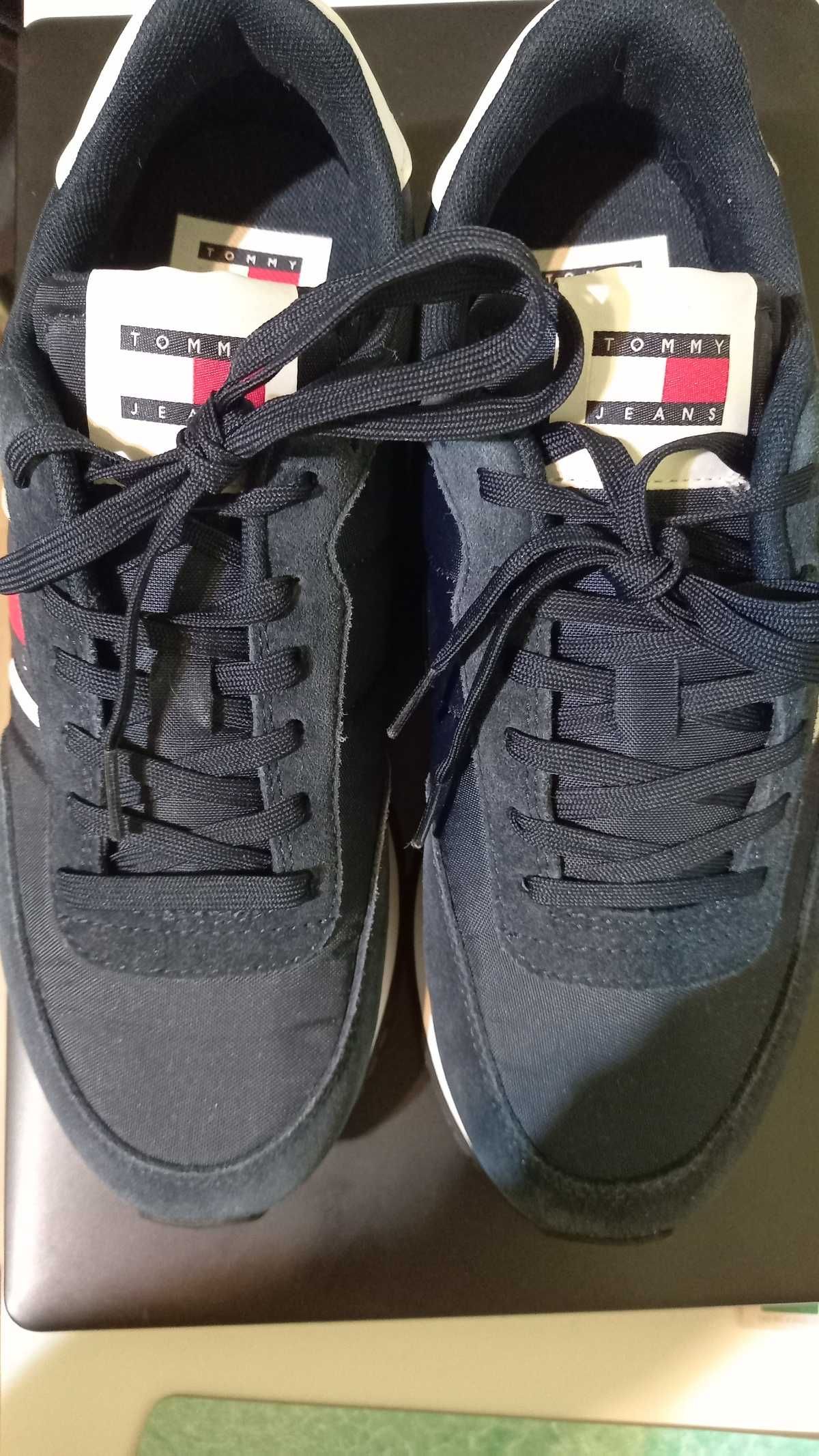 Продавам маратонки Tommy Jeans