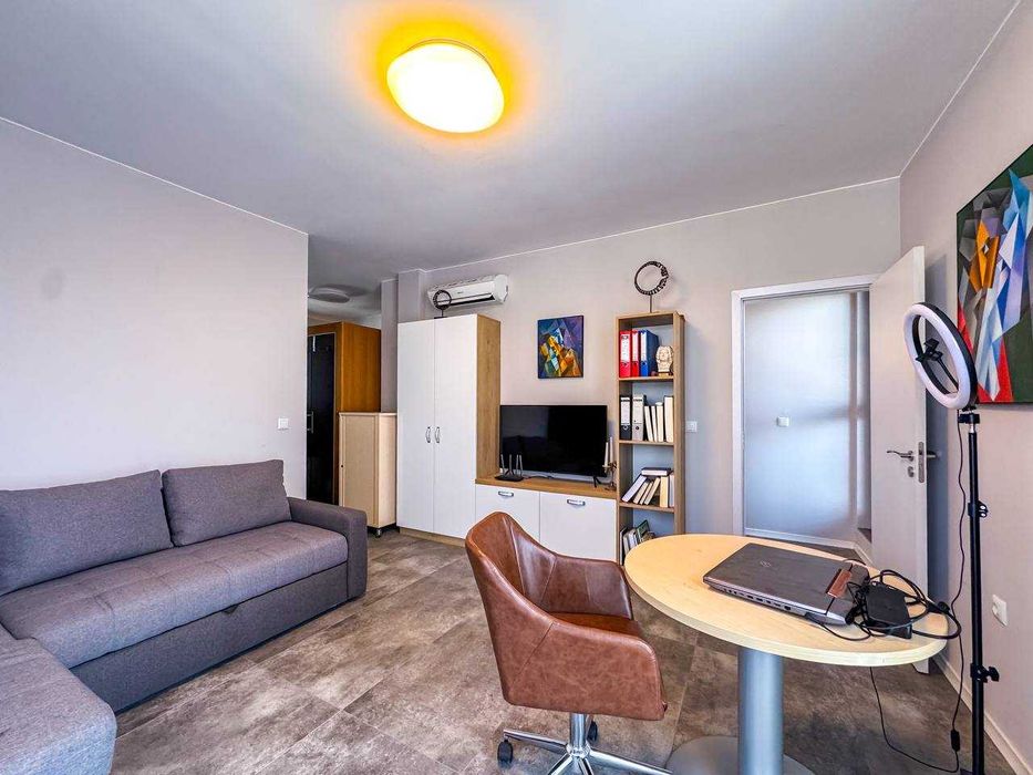 Триетажна модерна къща с двор в Сарафово, Бургас