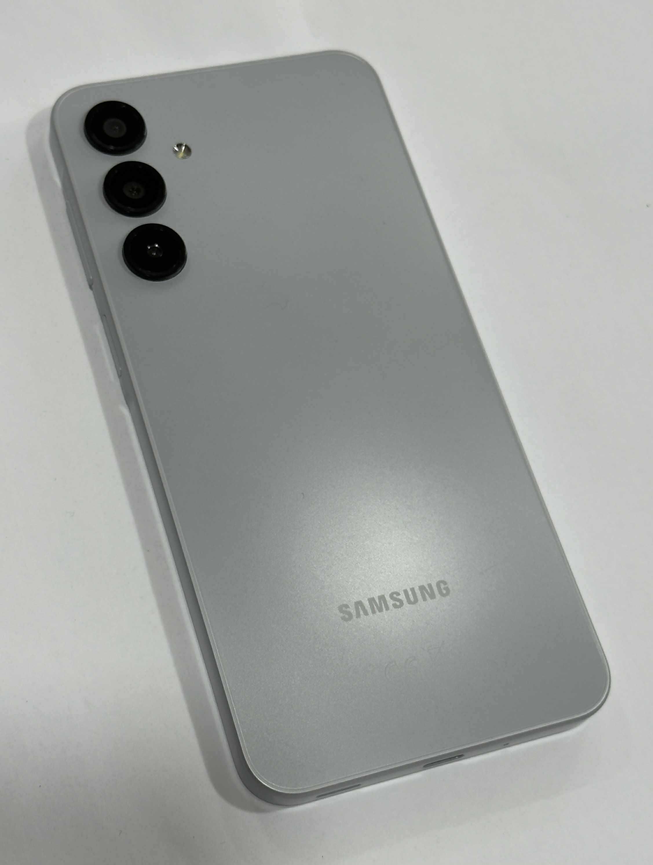 Продавам Samsung A16 5G 128/4gb