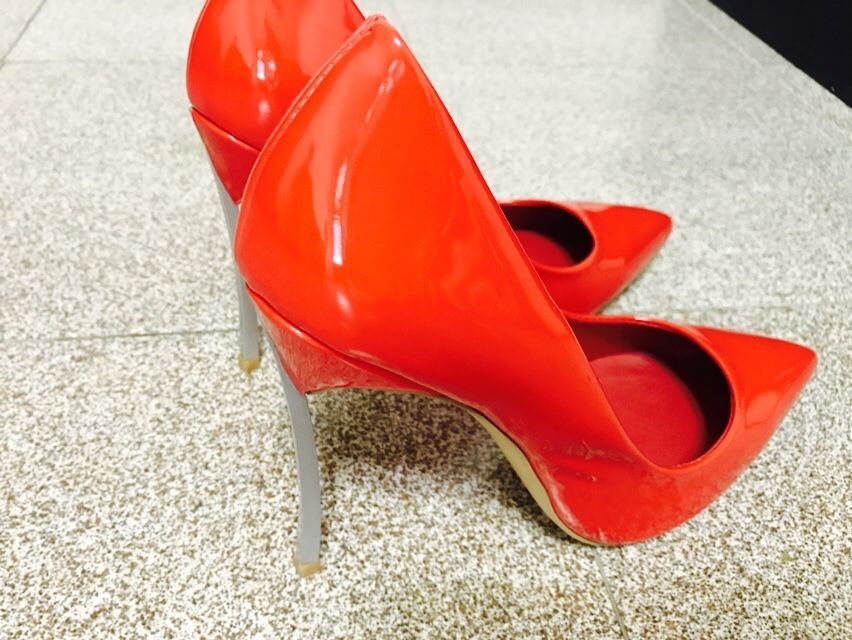 дамски лачени червени обувки CASADEI