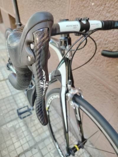 Шосеен карбонов велосипед Bianchi intenso