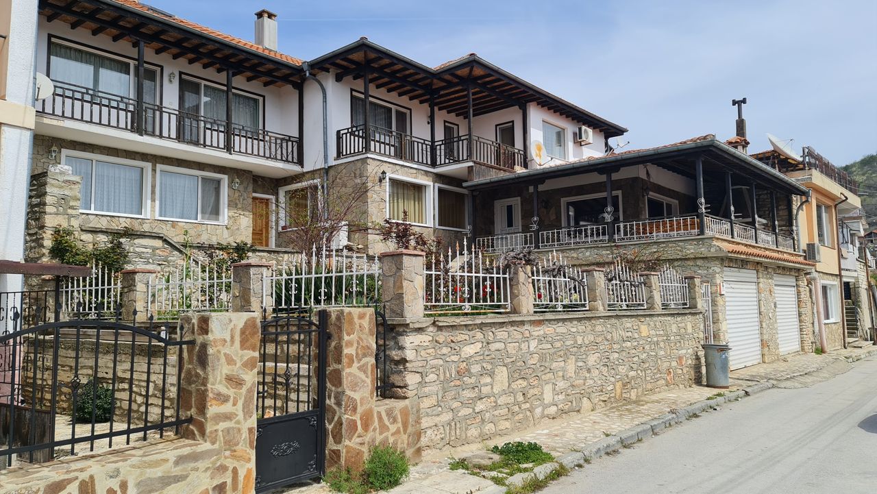 Продава се Къща в Балчик - 600 кв.м за 500 €/кв.м - Снимка #1
