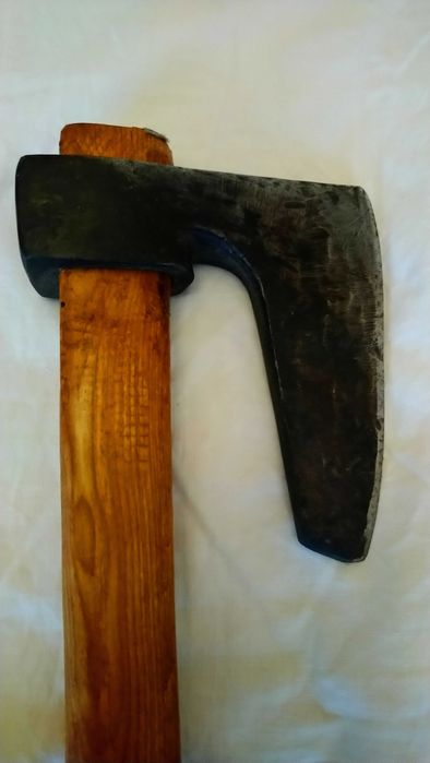 Стара малка брадва.