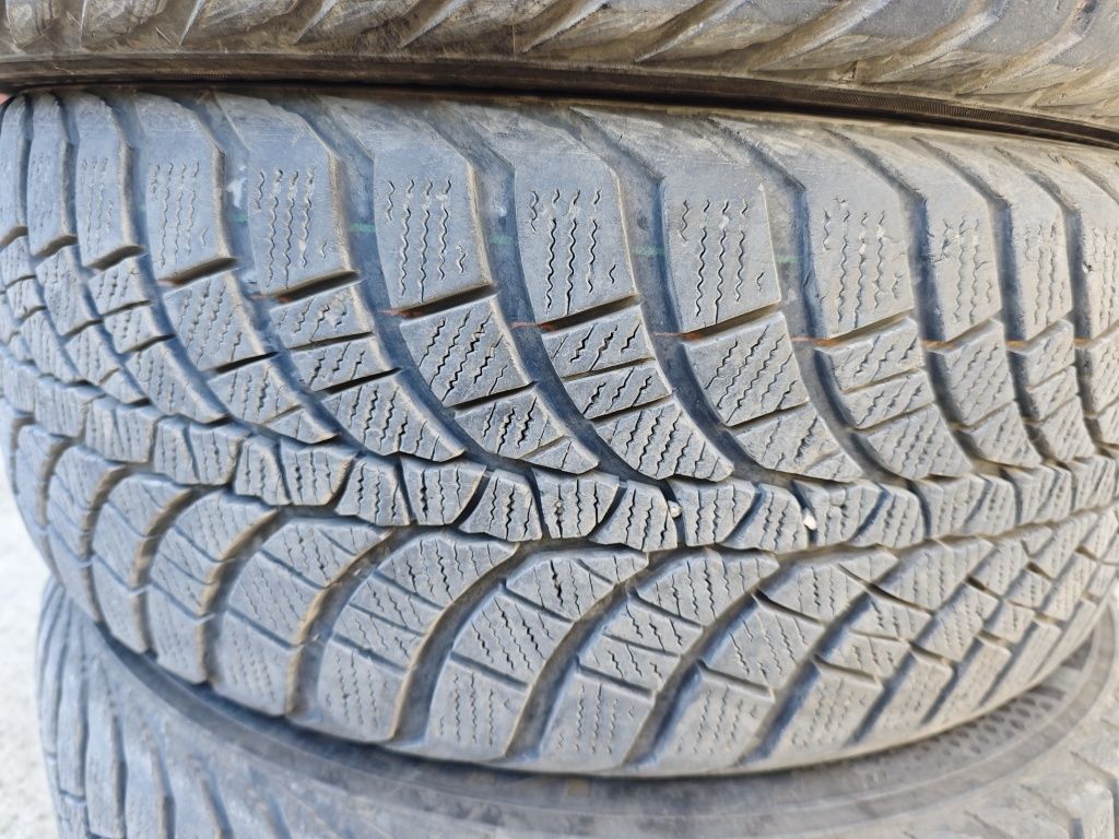 Продавам 4бр гуми Kumho 235 50 18 ,dot 2017