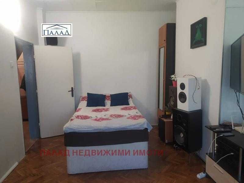 тристаен панорамен до Катедралата