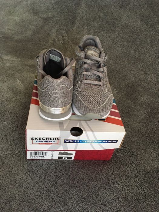 Adidasi Skechers damă