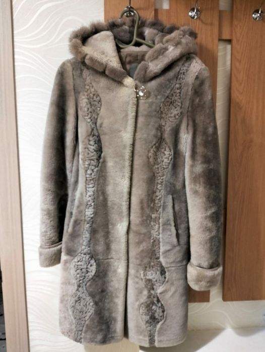 Срочно продам женскую верхнюю одежду!!