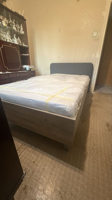 Pat dormitor Barletta stejar gri + gri 120cm x 200cm ca nou +saltea