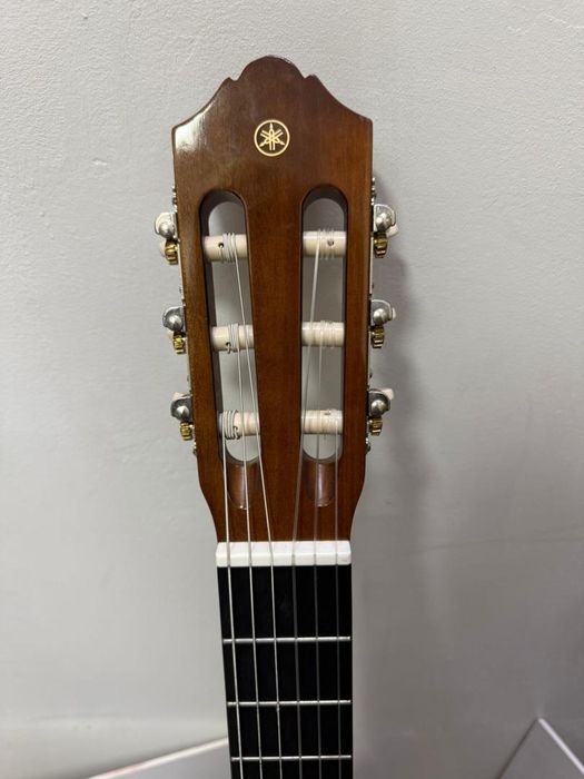 Yamaha C40 Nylon String Acoustic Guitar -G-