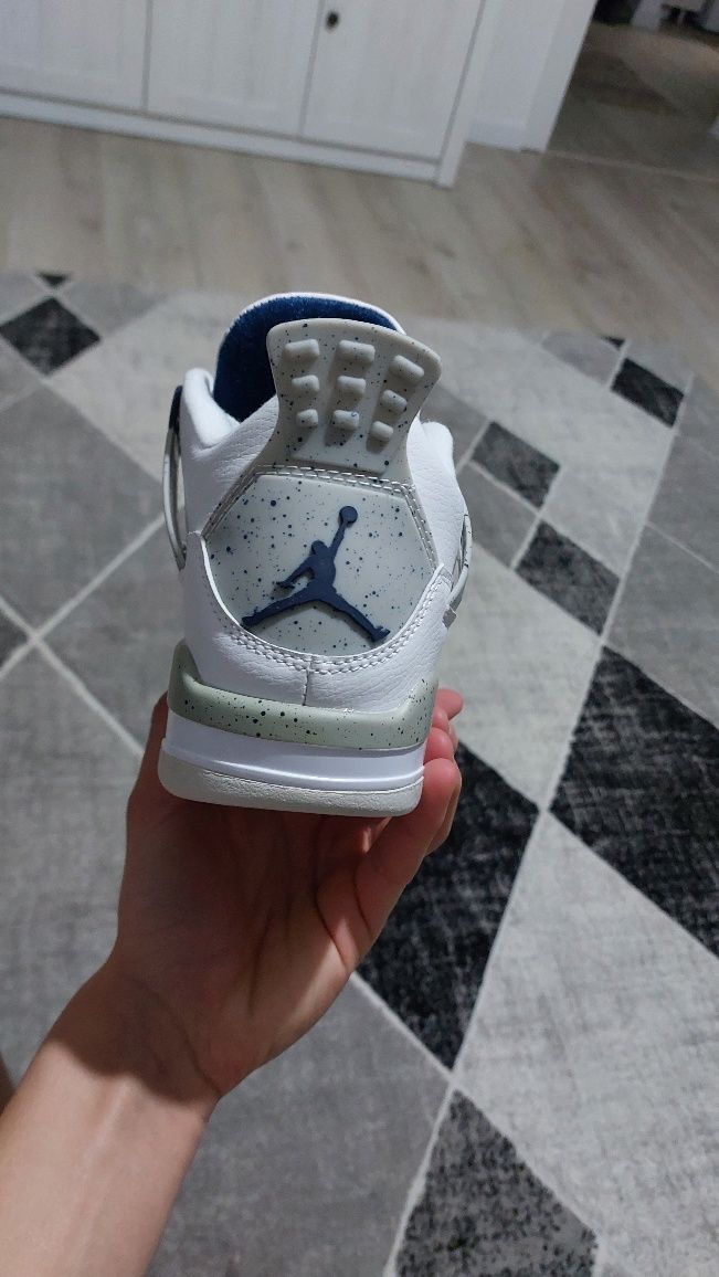 Jordan 4 Retro Midnight Navy