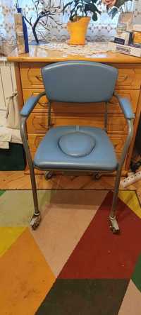Инвалиден стол с гърне