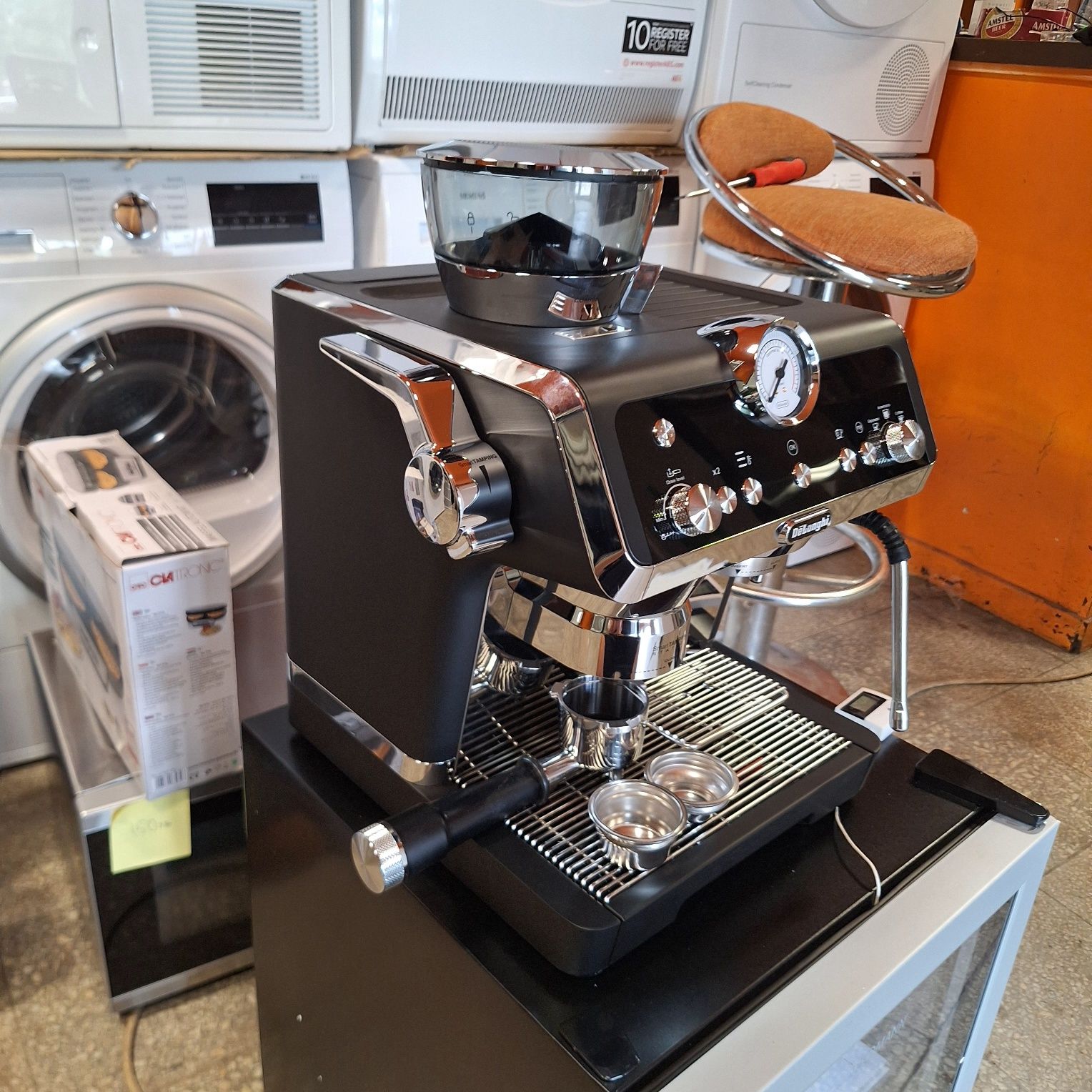Еспресо кафе машина Delonghi La Specialista- нова мострена Бройка