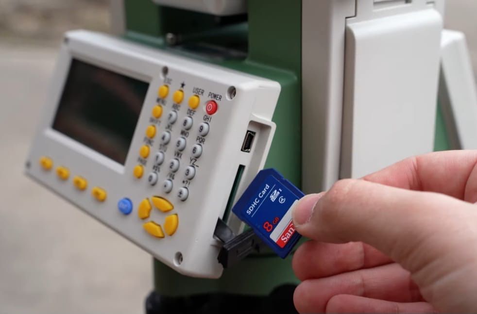 Продам тахеометр Foif rts332 R1000m Usb LeicaTS06-меню от лейка удобры