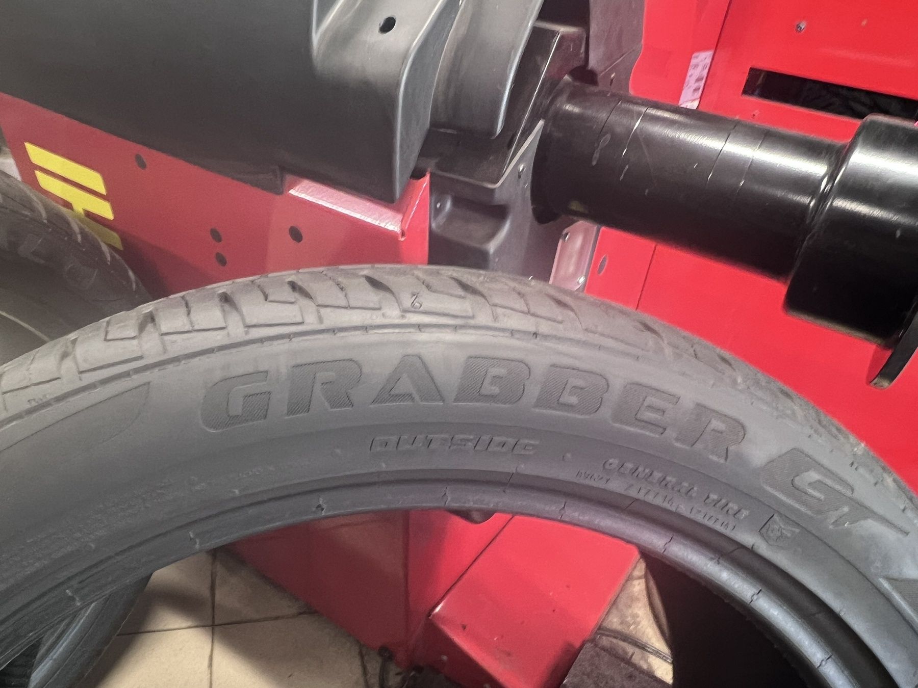 1бр. лятна гума 275/40 R20 XL General