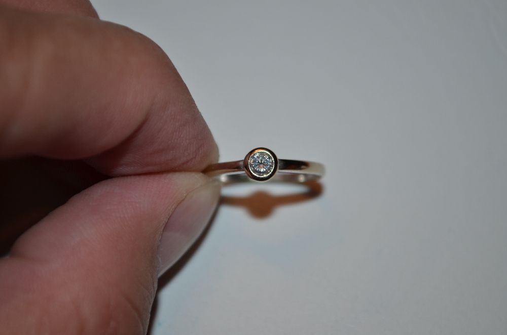 INEL AUR alb 18K + 1 Diamant = 0.20ct. - Model Solitaire - De logodna!