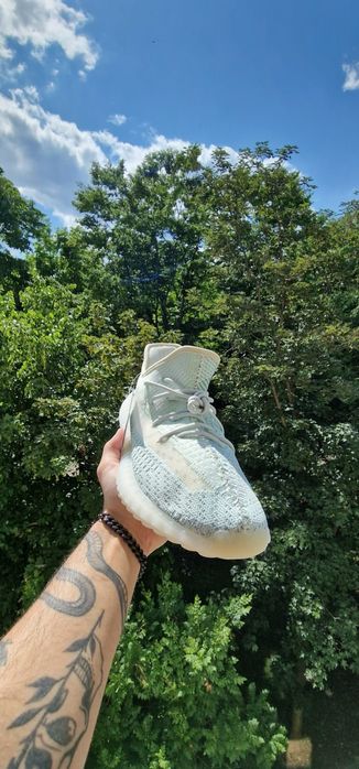 Yeezy 350 V2 Cloud White