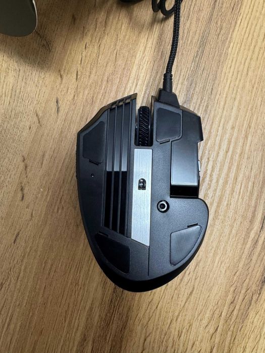 Vand mouse gaming corsair cu 12 butoane pe lateral- reglabile