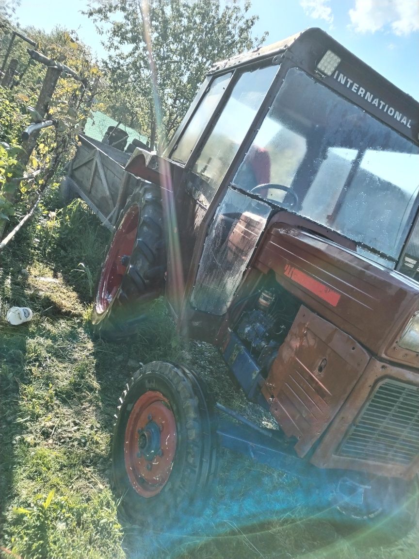 Vând tractor Ford 64 cai și tileaga