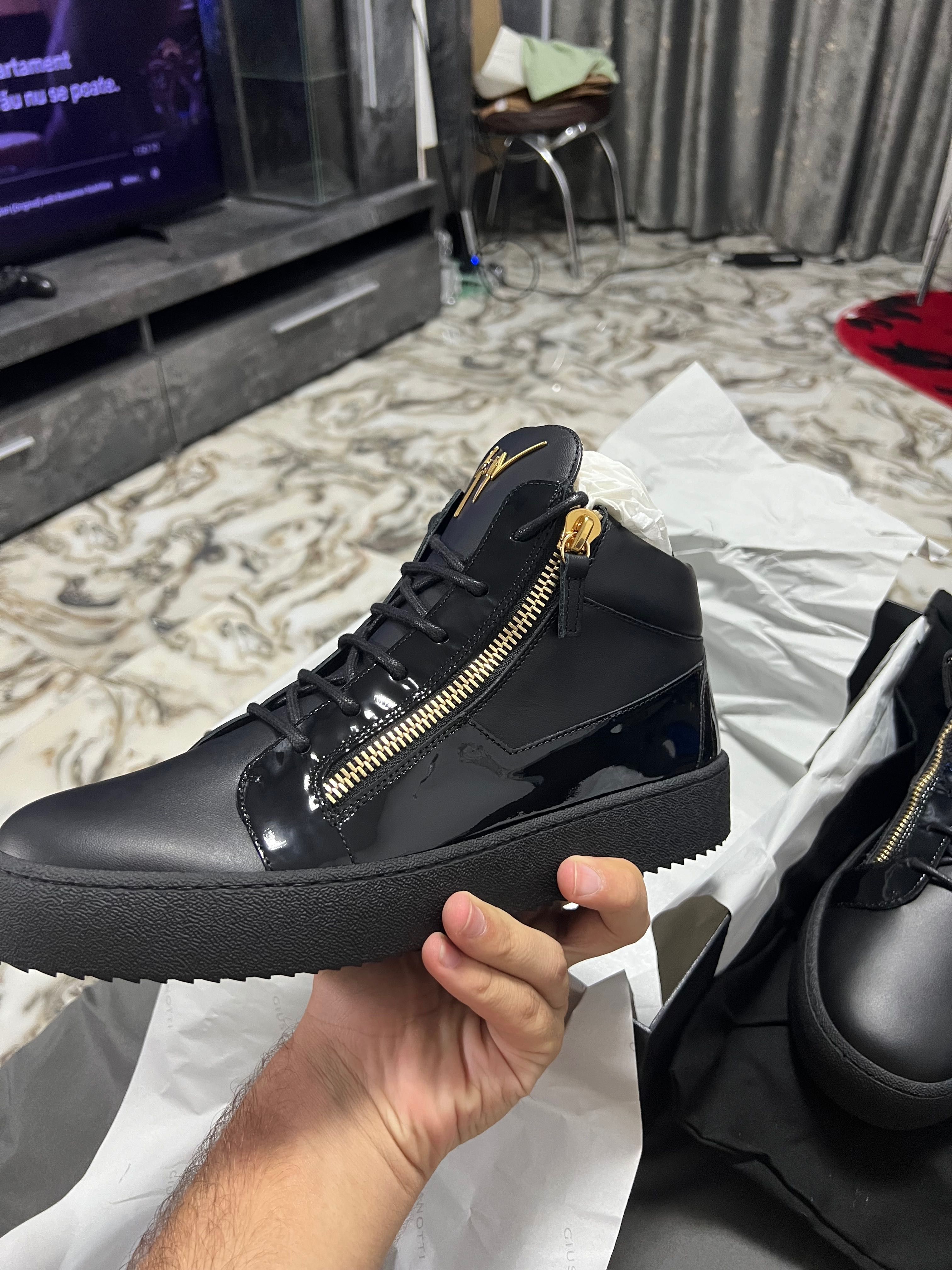 Giuseppe zanotti - URGENT