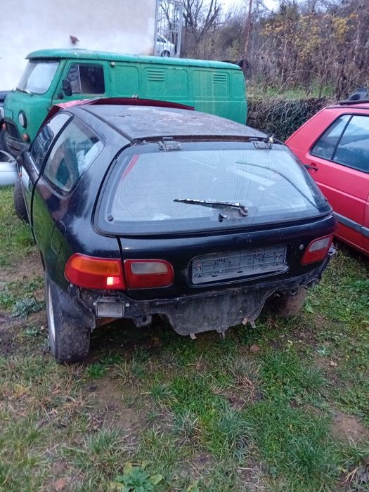 Продавам хонда сивик на части 1.3 16в 75кс 94г.