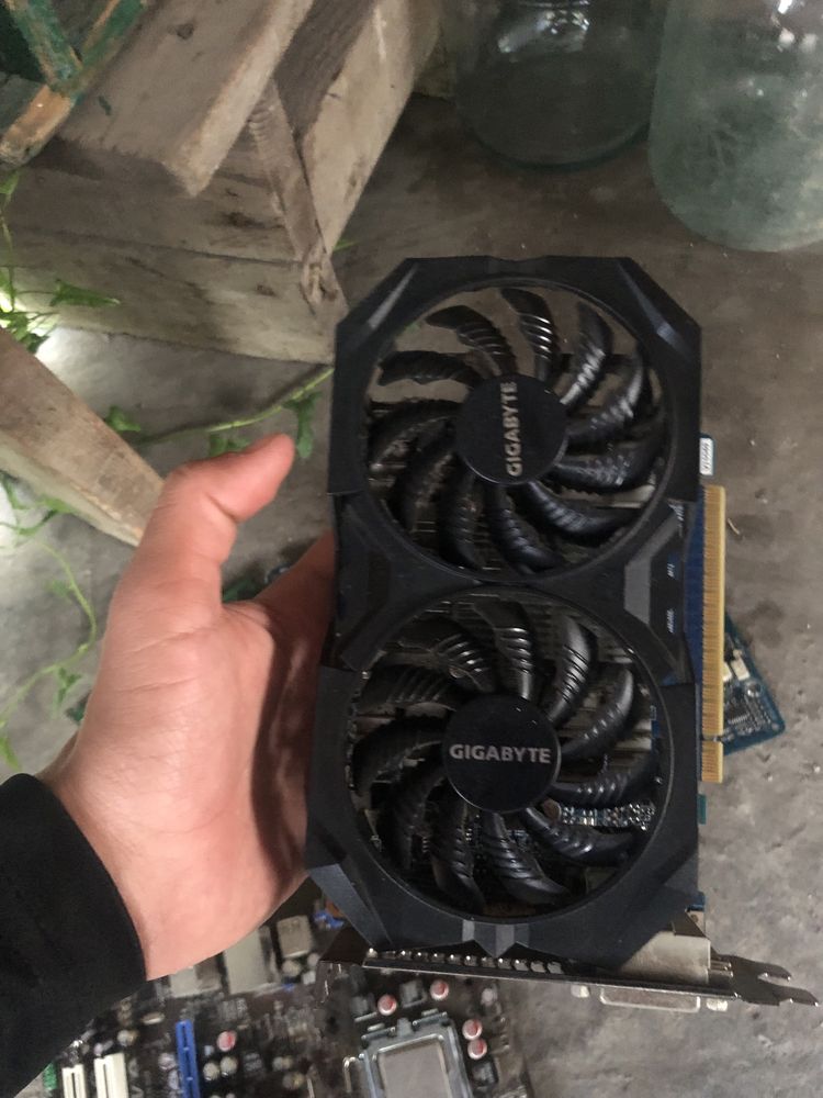 gtx 750 не в известном состоянии и две платы