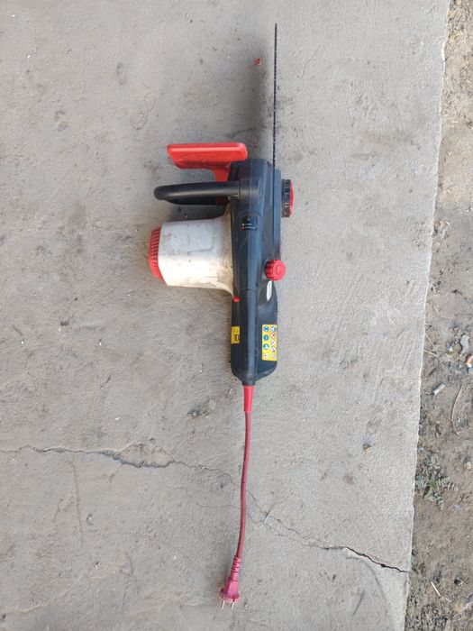 Vând drujba electrica drujma merge foarte bine