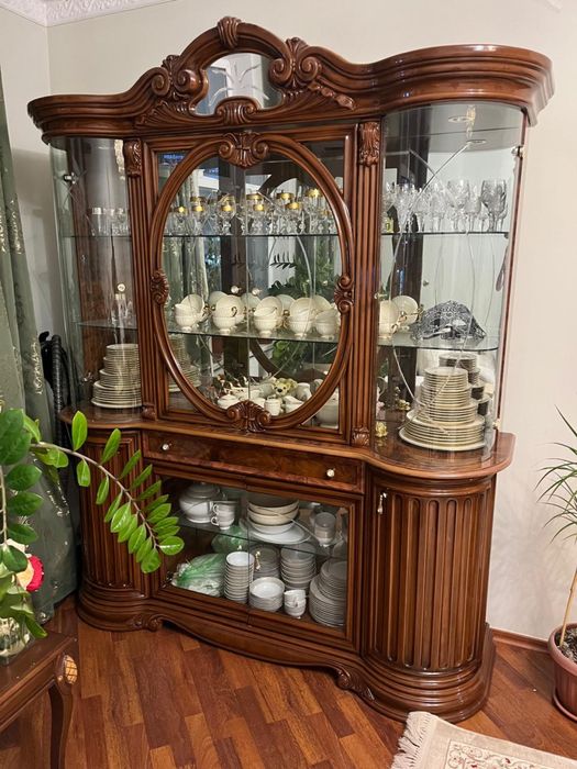 Комплект для гостиной стенка и комод