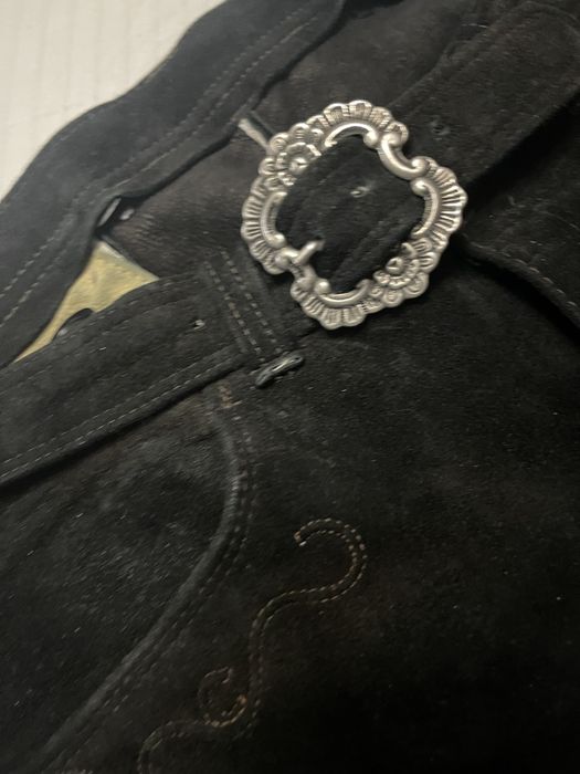 Lederhosen piele ( pantaloni bavarezi)