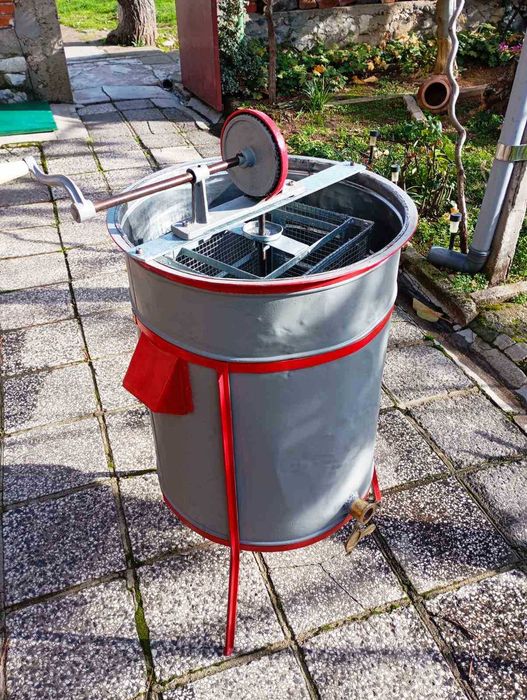 Центрофуга за мед