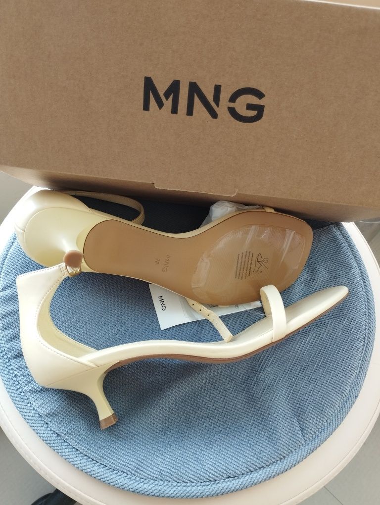 Сандали нисък ток  Mango