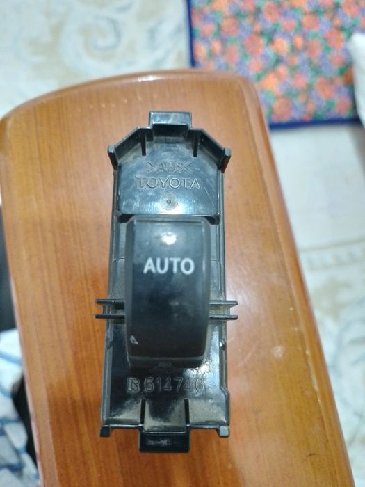 Кнопка стеклоподемника Lexus/Toyota