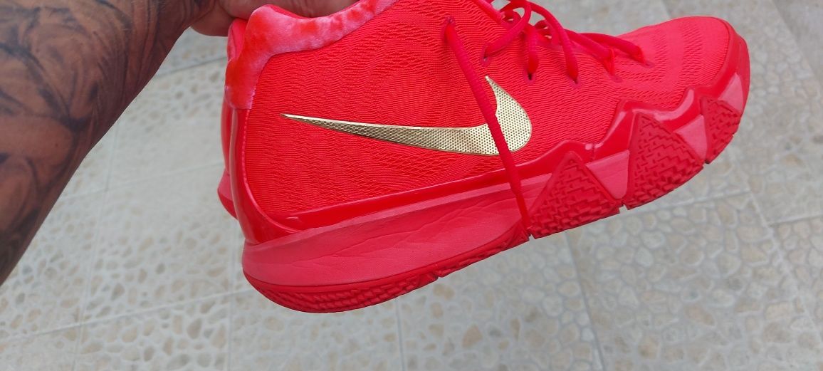 Nike Kyrie 4

Nike Kyrie 4