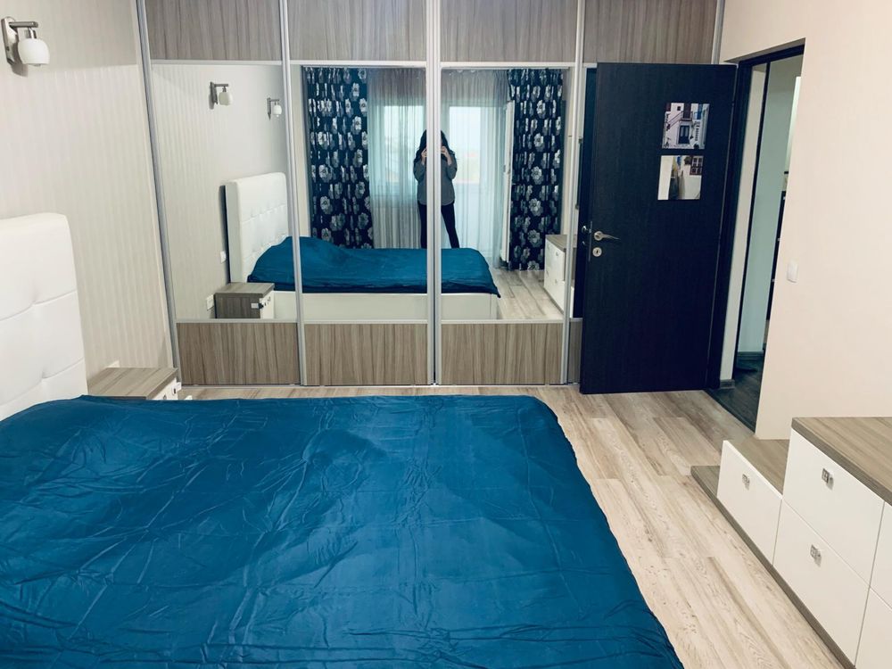 2 camere | ultracentral | mobilat | 52 mp | Et 5/8